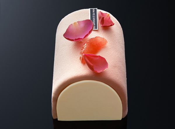des gateaux et du pain